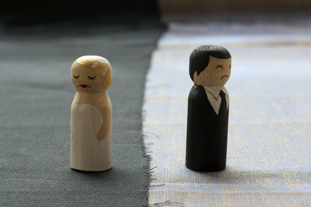 miniature figures representing husband and wife with a rift in between